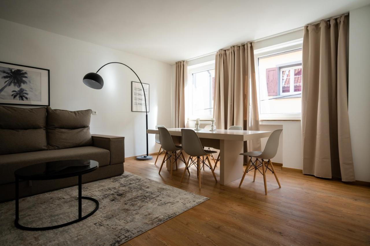Old Town 2 Rooms/baths Apartment *